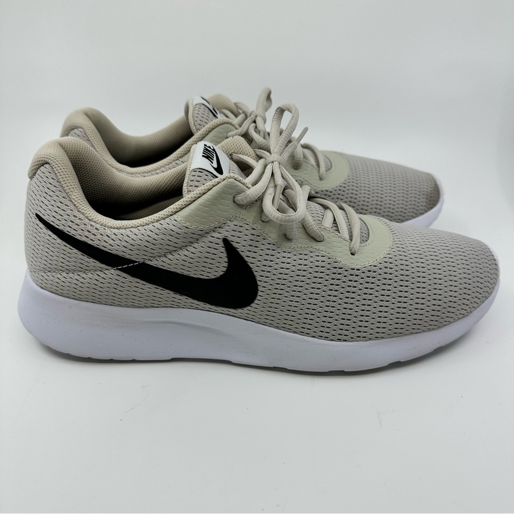 LNWOB Nike Tanjun